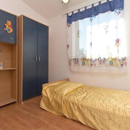 3 Bedroom Gorgeous Apartment In Marčana Buitenkant foto