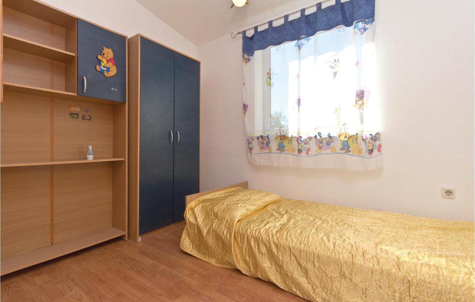 3 Bedroom Gorgeous Apartment In Marčana Buitenkant foto