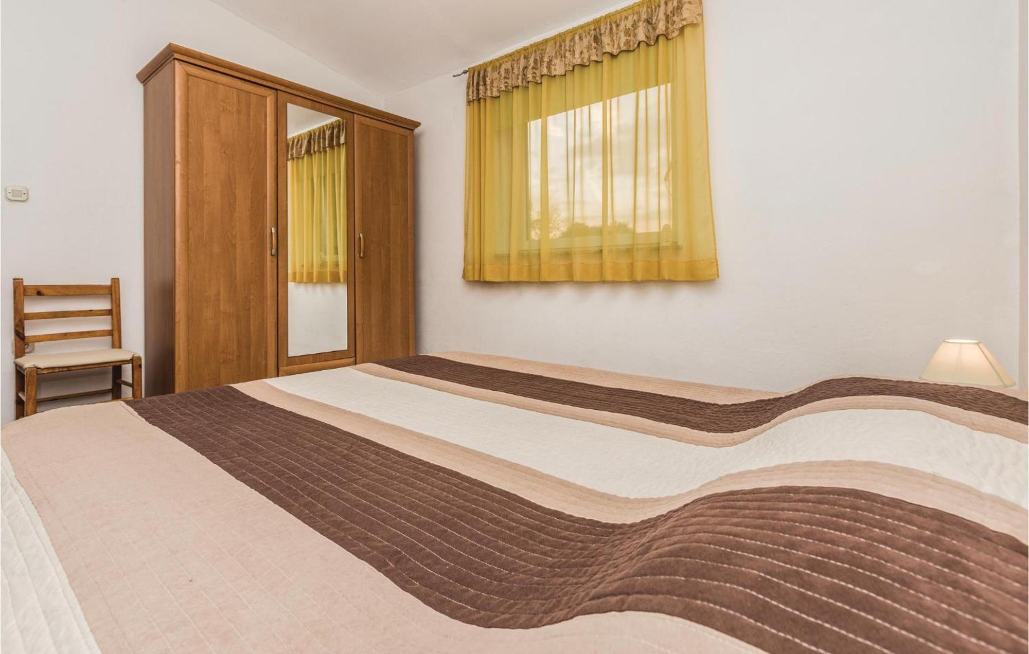3 Bedroom Gorgeous Apartment In Marčana Buitenkant foto