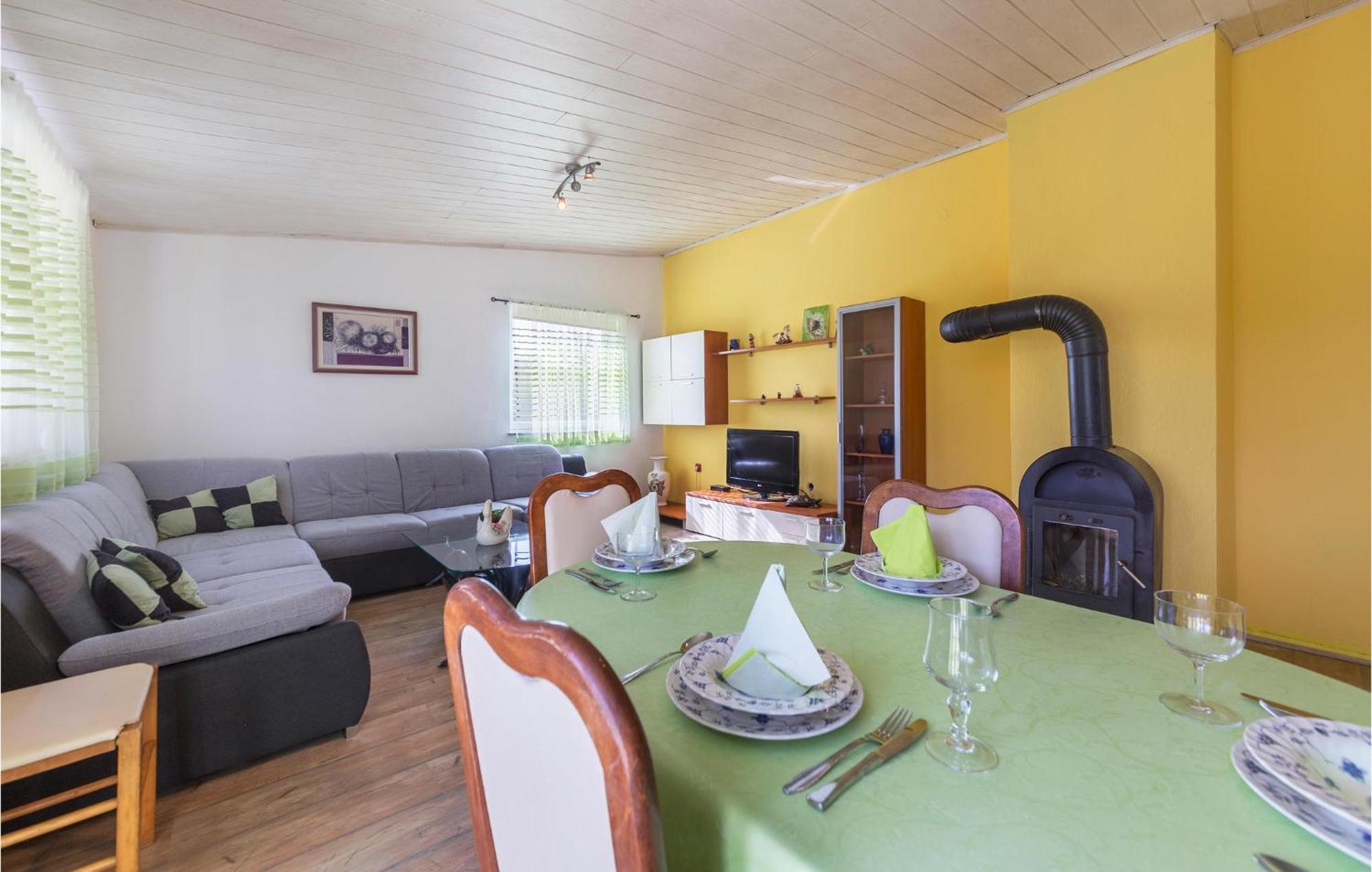 3 Bedroom Gorgeous Apartment In Marčana Buitenkant foto