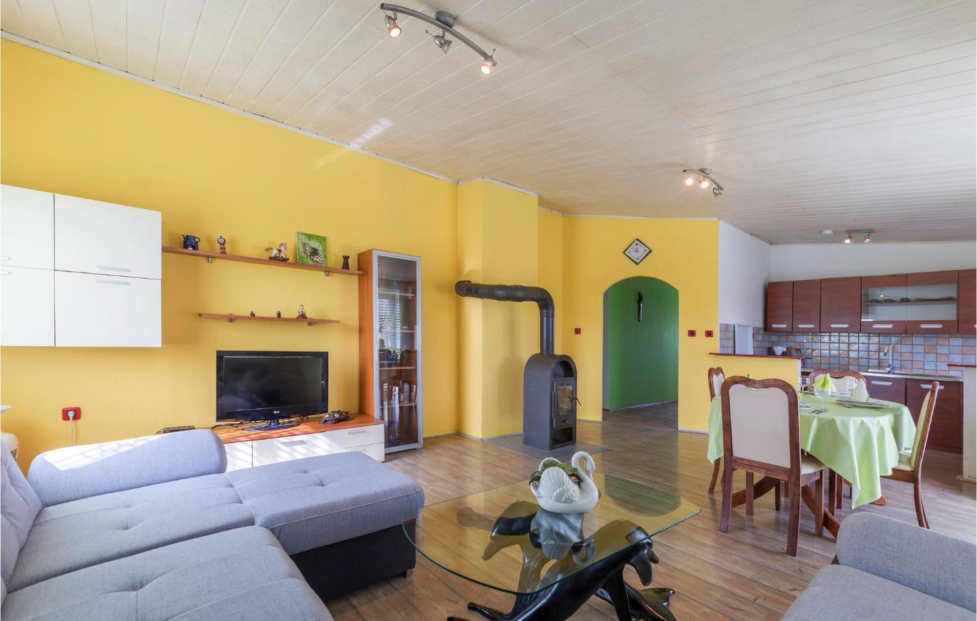 3 Bedroom Gorgeous Apartment In Marčana Buitenkant foto